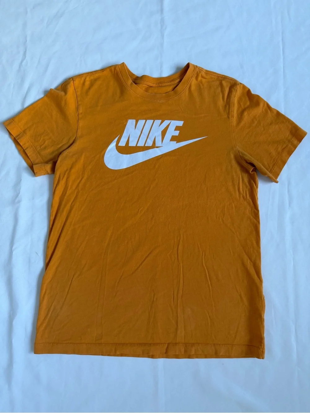Nike Men’s Mustard Orange Logo Short Sleeve Tee sz S. T100